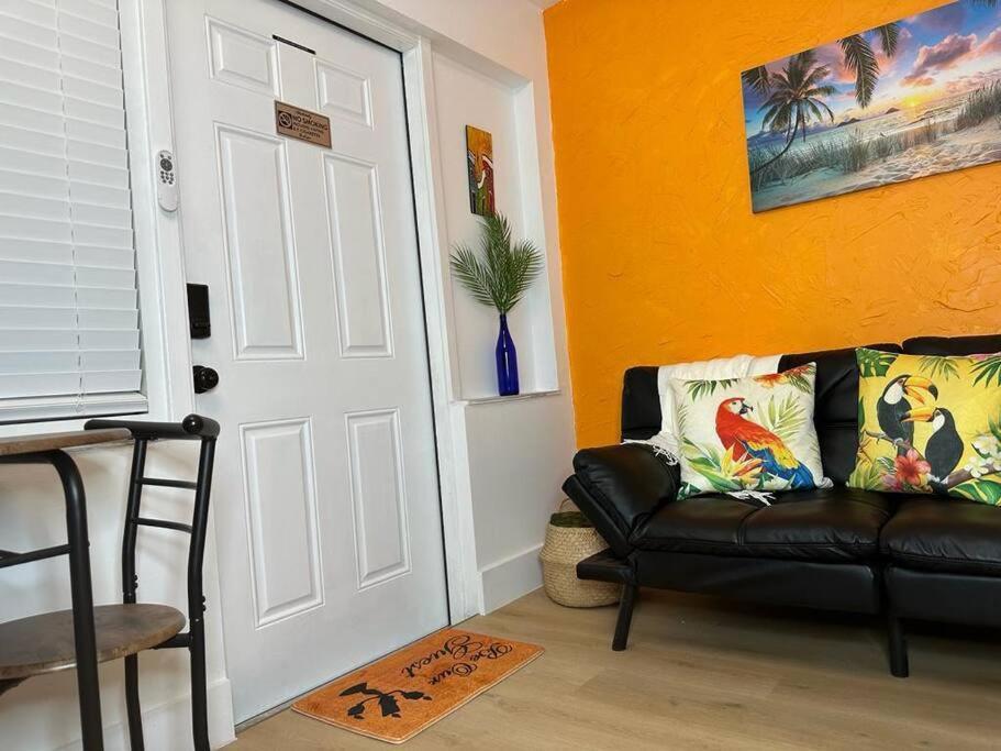 Sleeps 3, Casa Tropical In Apartamento